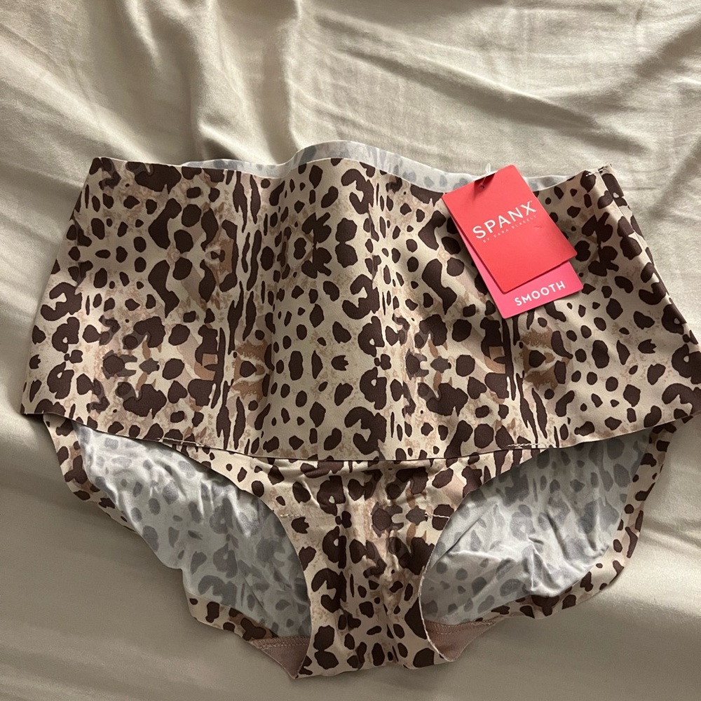 BRAND NEW - SPANX Undie-Tectable Brief - Comfortable Core Control